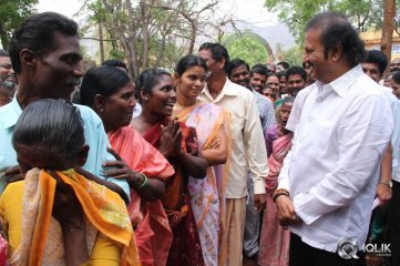 Mohan Babu Family Casts Vote 2014